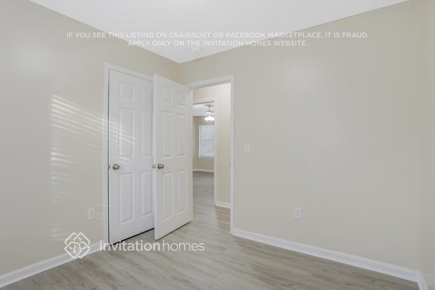 Building Photo - 1350 Stoneleigh Way