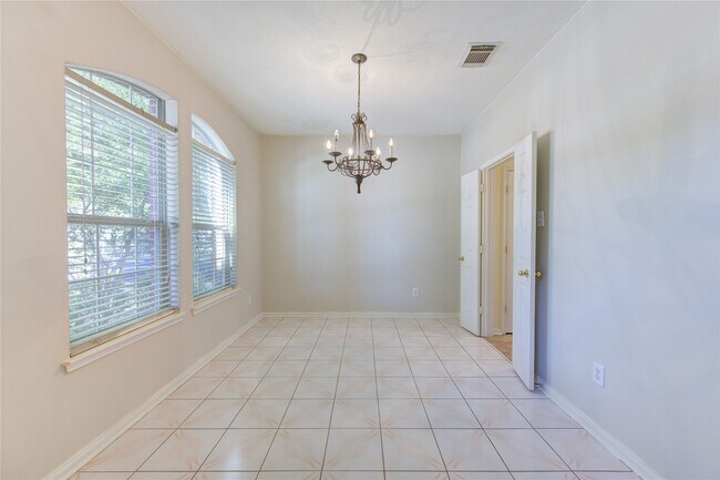 Building Photo - 2921 Indigo Dr
