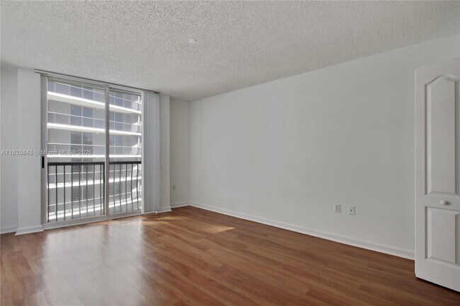 Building Photo - 1756 N Bayshore Dr