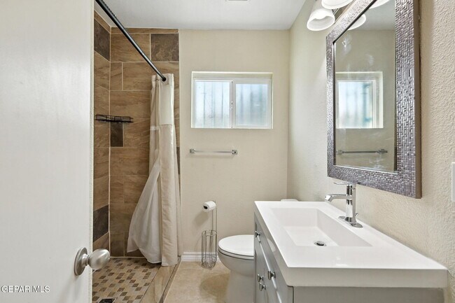 Building Photo - 4505 Pershing Dr