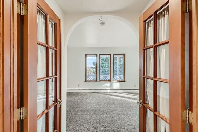 Building Photo - AMAZING LOCATION 4 Bed 2 Bath Home in Boulder!