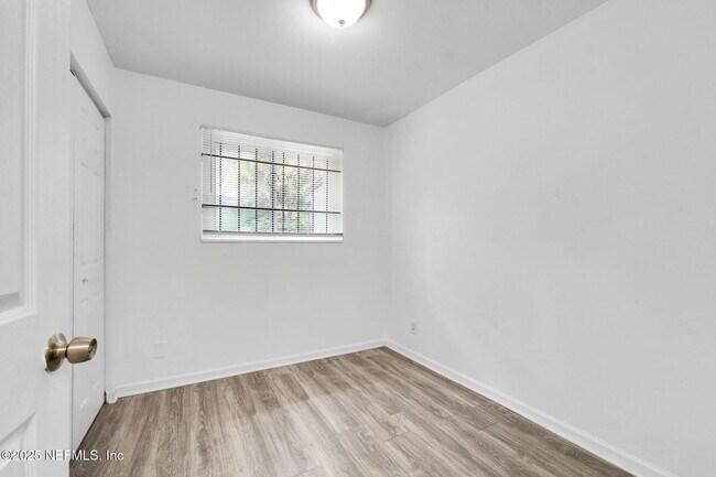 Building Photo - 9155 Sibbald Rd