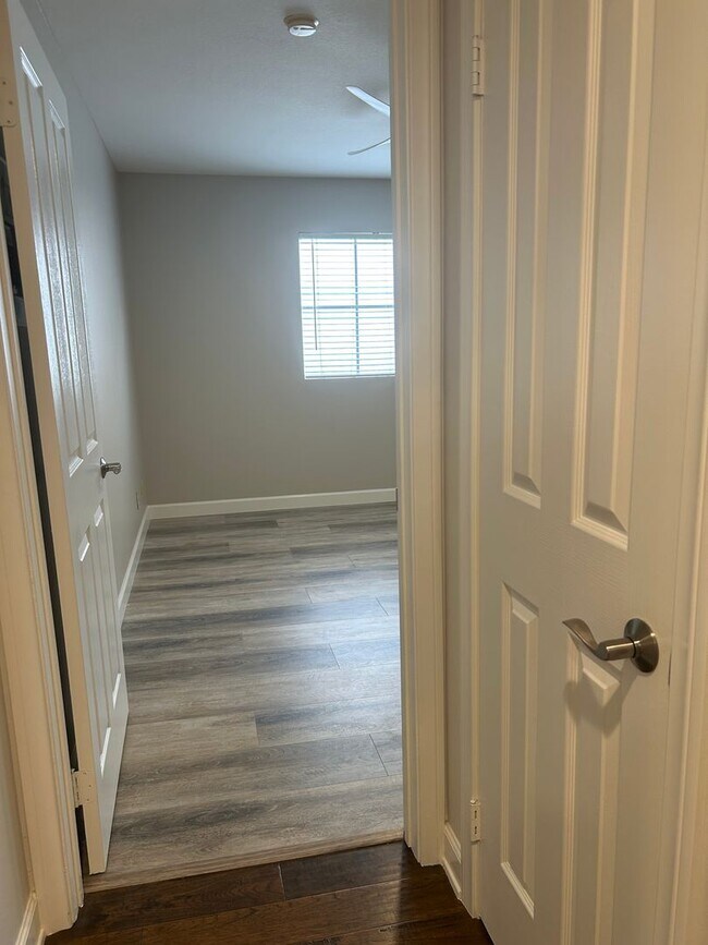 Building Photo - Beautiful 3 Bedroom 2 Bath condo!!