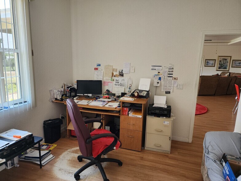 Building Photo - 223 Golf Aire Blvd