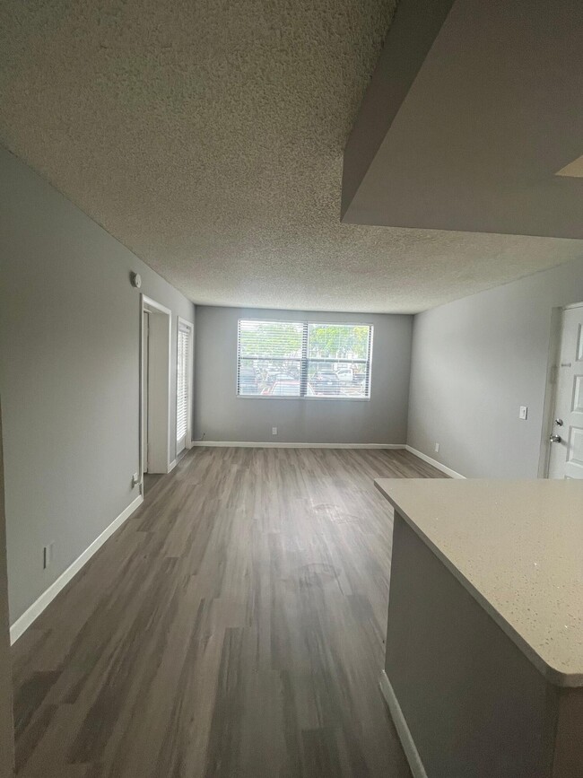 Building Photo - 714 Executive Center Dr