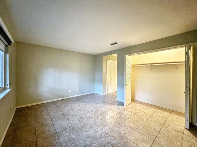 Building Photo - 8305 Greenslope Dr