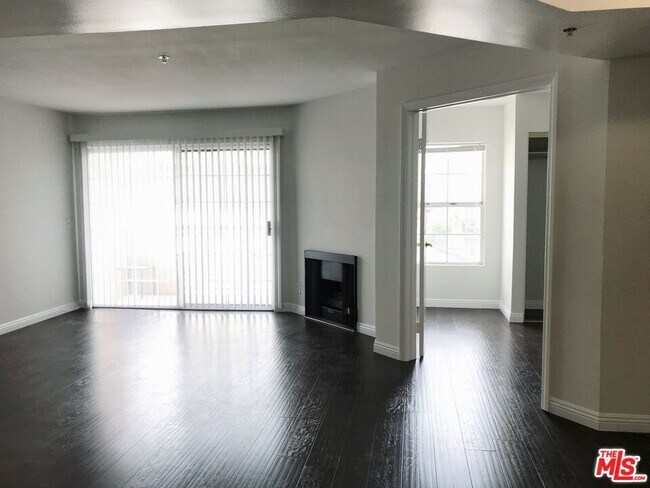 Building Photo - 4750 Templeton St