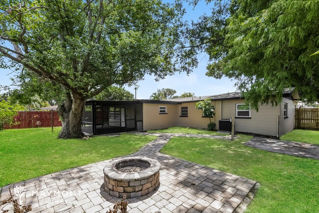 Building Photo - Inviting 3 Bedroom Ranch in Lakeland, FL