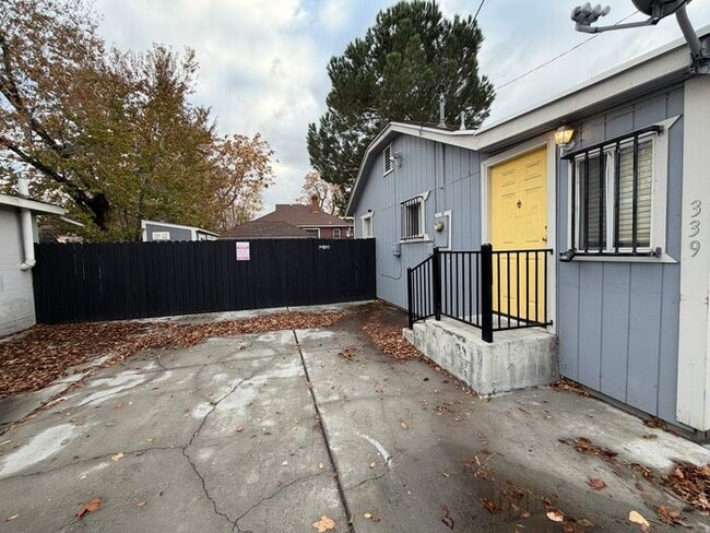 Building Photo - MOVE IN SPECIAL!! DEPOSIT MOVES YOU IN!!!