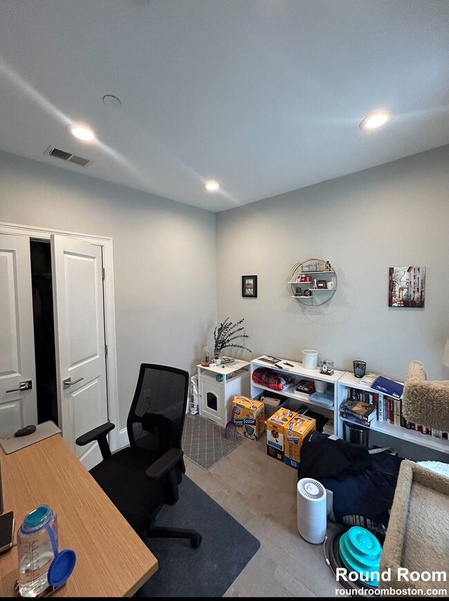 Building Photo - Gorgeous 2 bed 1 bath in East Boston