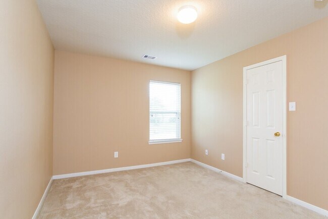 Building Photo - 17302 Cricket Mill Dr