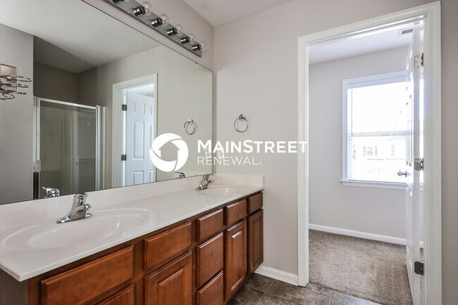 Building Photo - 4 Bedroom Pet-Friendly Home in Clayton, NC with Main Street Renewal