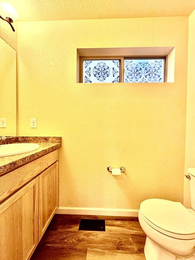 Building Photo - Charming 2 Bed, 2.5 Bath house located off of 119 and 287. Across from Longmont Rec Center and St...