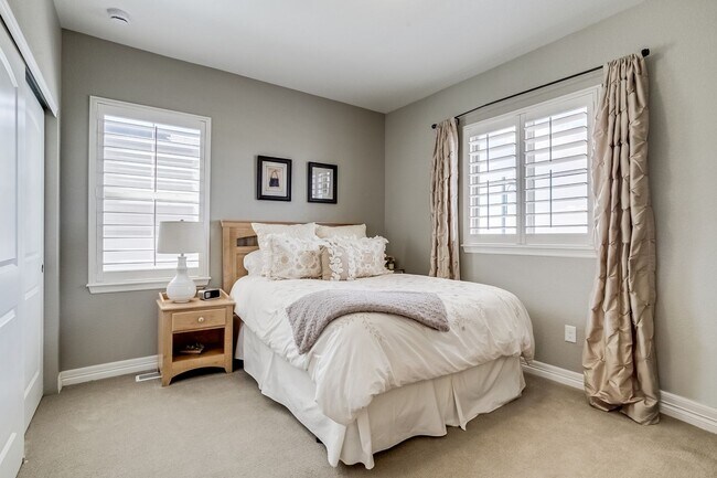 Building Photo - Large single family home in Central Park.