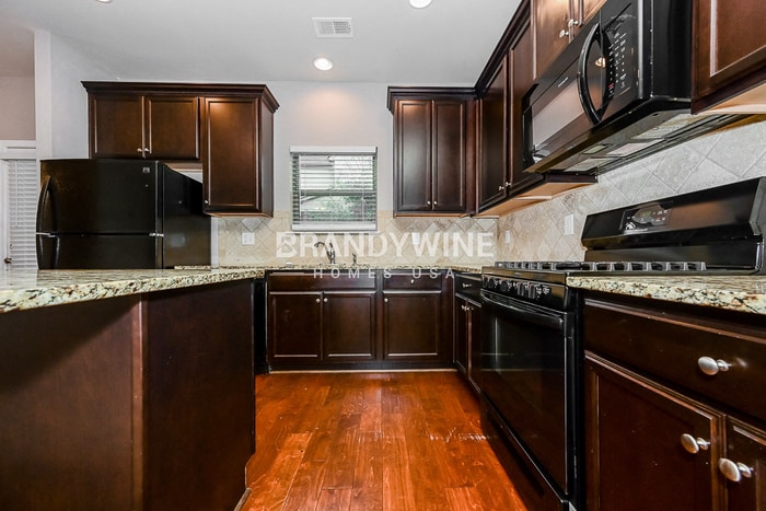 Building Photo - 230 Emporia Loop