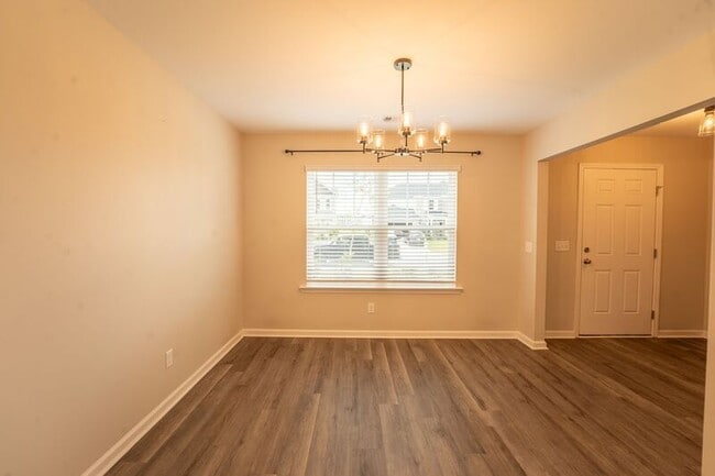 Building Photo - 257 Cromer St