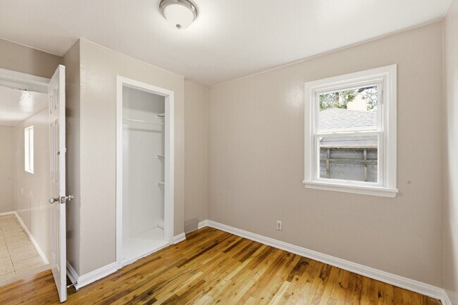 Building Photo - Four Bedroom Home In Aurora - ready ASAP. Brand New Paint Top to Bottom, with updated flooring!