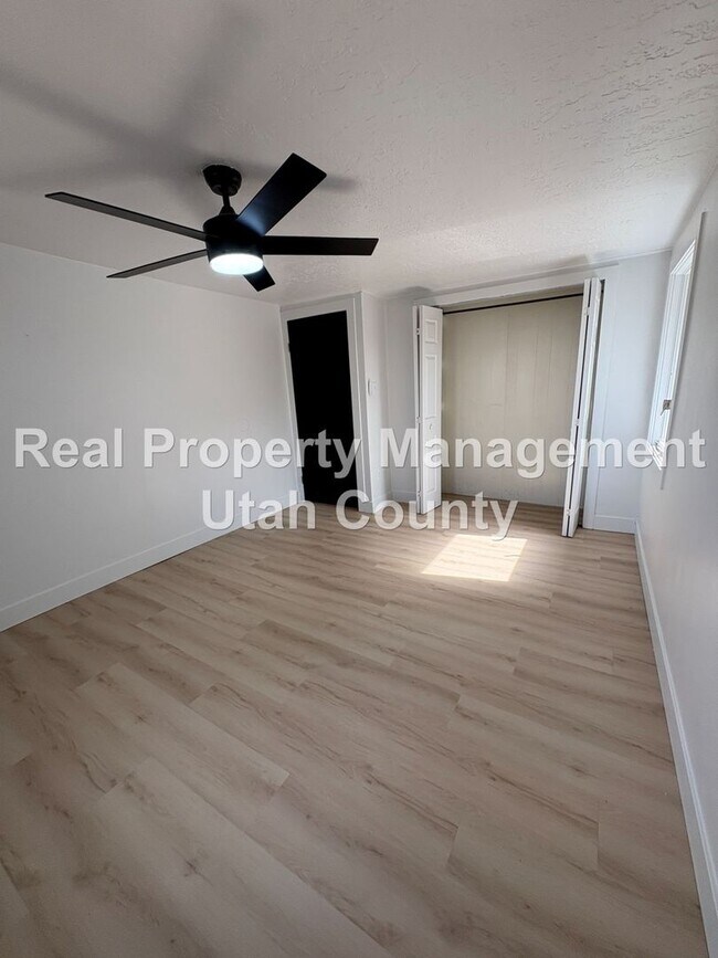 Building Photo - Lower Price! Large Cedar Hills home