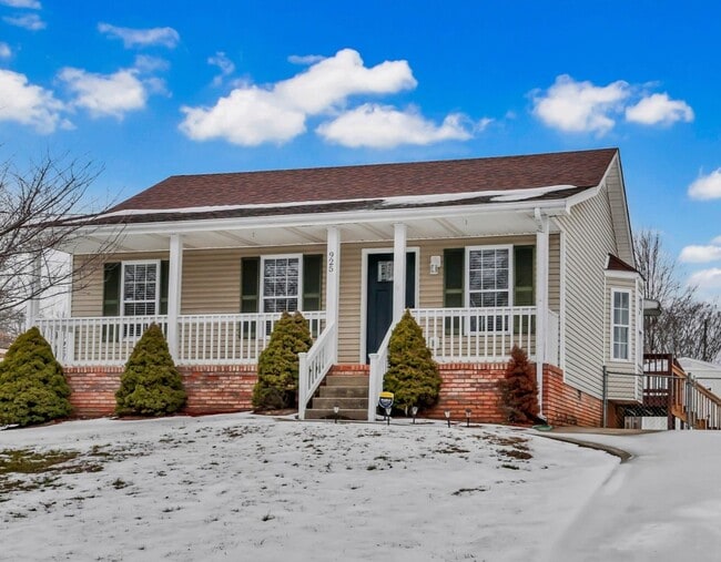 Building Photo - 925 Granny White Rd