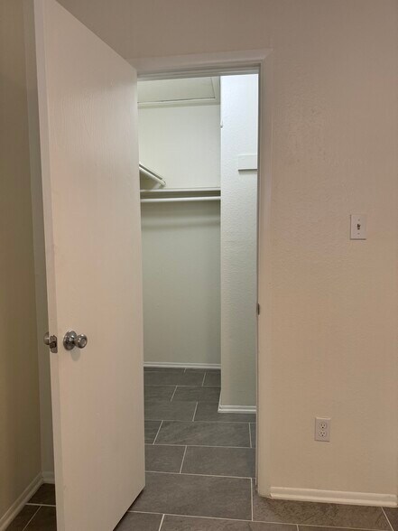Building Photo - 1220 Tartan Ln
