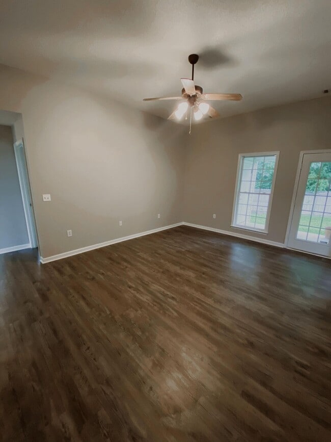 Building Photo - 120 Enlish Dr