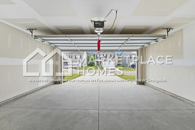 Building Photo - 4151 Hines Ln NE