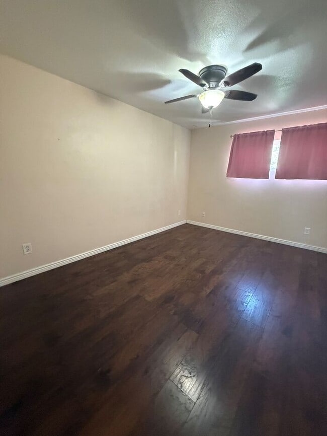 Building Photo - Townhome For Rent