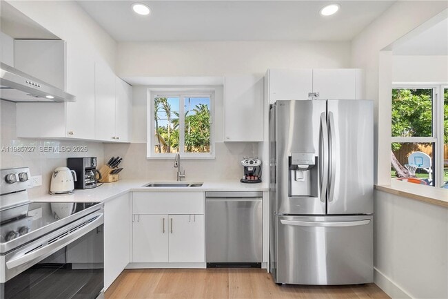 Building Photo - 10801 Peachtree Dr