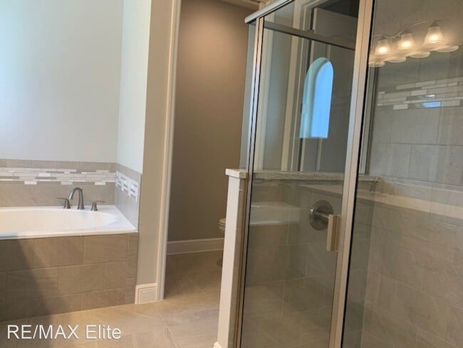Building Photo - 3 br, 2 bath House - 8373 Loren Cove Dr
