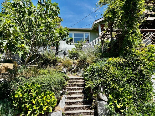Building Photo - 104 N 41st St