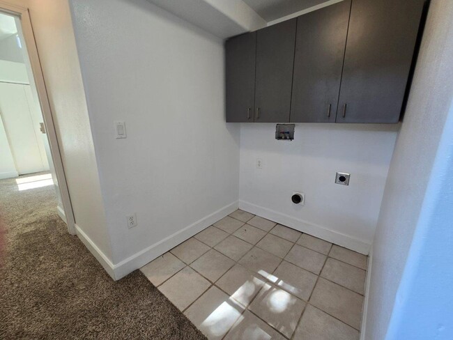 Building Photo - Cozy Three Bedroom Home in West Salem