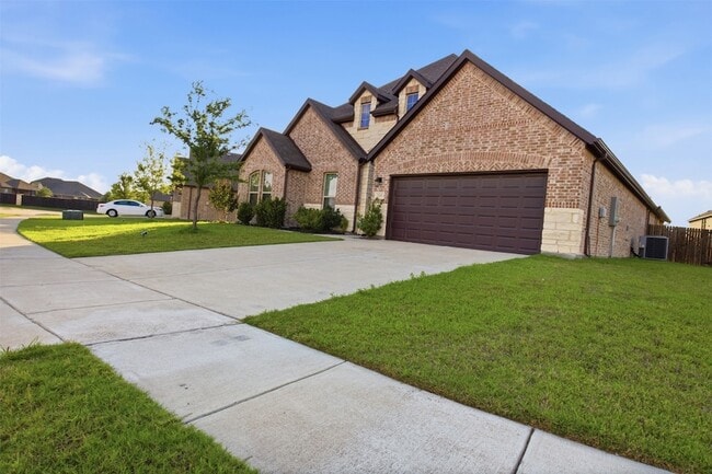 Building Photo - 208 Sequoia Dr