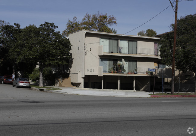 Primary Photo - 14225 Burbank Blvd