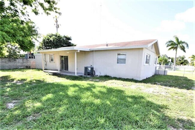Building Photo - 330 NW 196th St