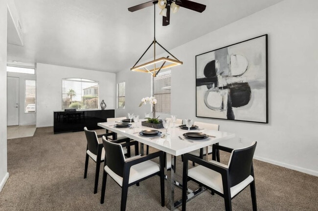 Building Photo - 918 W Windsong Dr