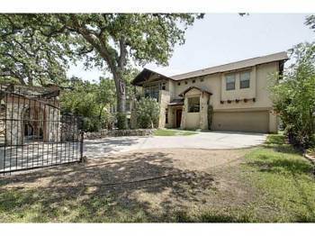 Building Photo - AVAILABLE AUGUST: Upscale 4 bed/2.5 bath home in North Campus just north of UT