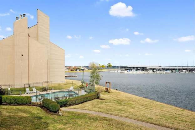Building Photo - 12600 Melville Dr