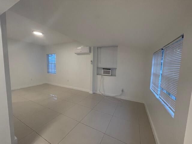 Building Photo - 919 2nd St