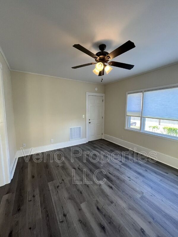 Building Photo - 25 William St