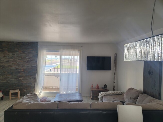 Building Photo - 215 Postoffice St