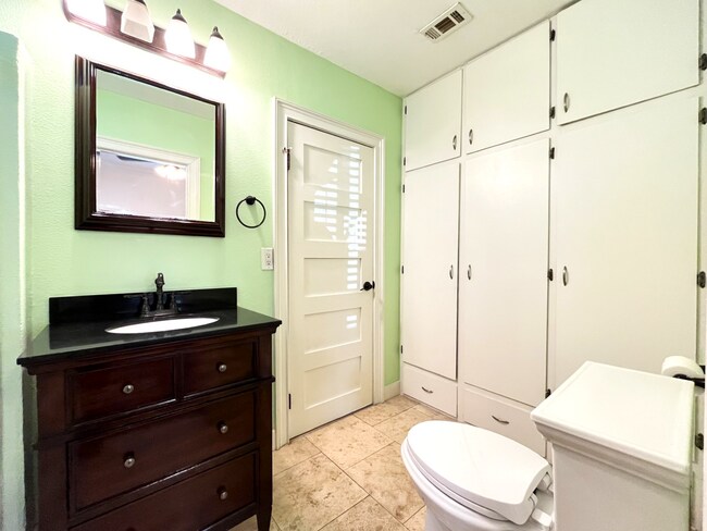 Building Photo - REMODELED 2 BED, 1.5 BATH IN CORONA