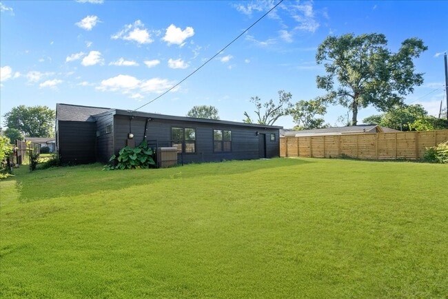 Building Photo - 5219 Cosby St