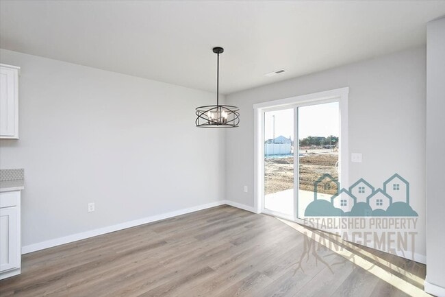 Building Photo - 3891 N Chelmsford Ave