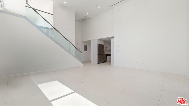 Building Photo - 621 Kings Rd