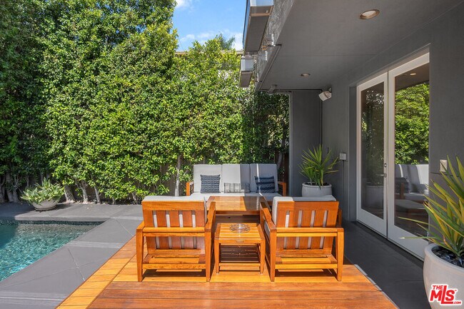Building Photo - 8735 Dorrington Ave