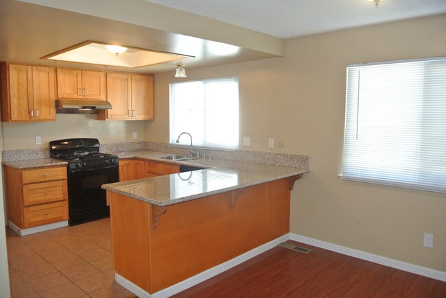 Building Photo - Beautiful 3 Bedroom / 2 Bathroom Pittsburg...