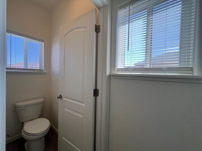 Building Photo - Silverland Estates 3 Bedroom 2 Bathroom Ho...