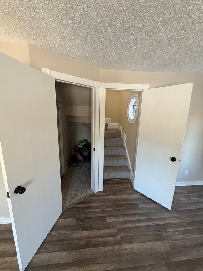 Building Photo - 7431 Lake Dr