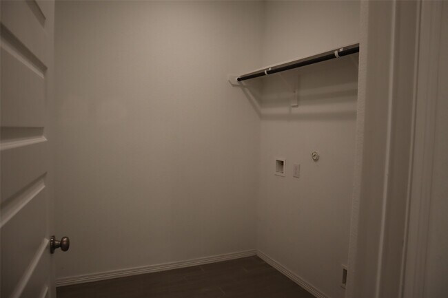 Building Photo - 5806 Aurora Grns Ln
