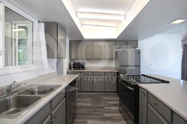 Building Photo - 124 E Minton Dr